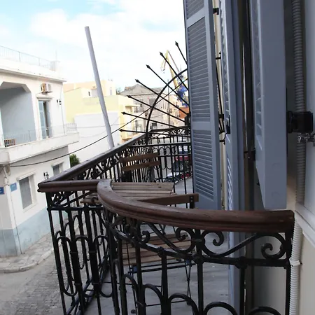 Fiera Πανσιόν Ερμούπολη